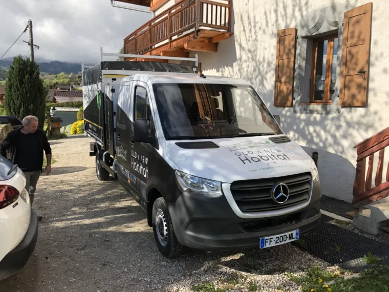 Old new habitat et son nouveau camion , Sallanches, Old & New Habitat